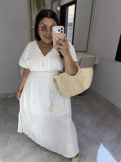 Vestido bordado Betina na internet