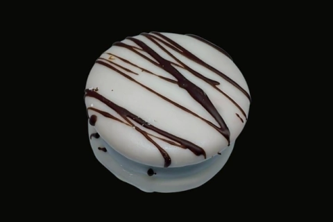 Alfajor artesanal blanco de Manjares