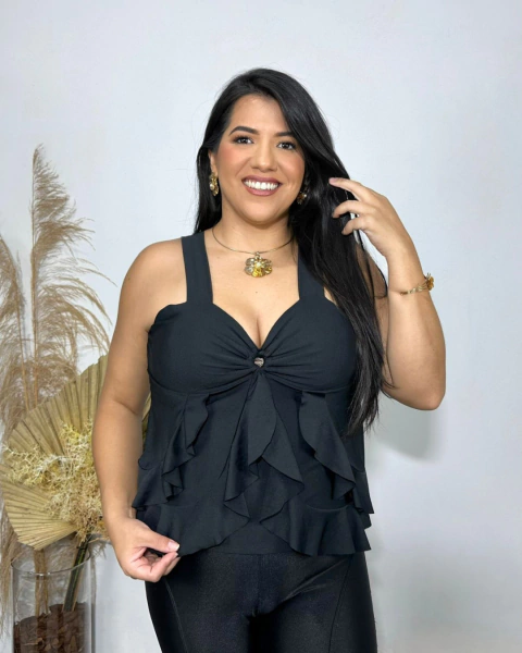 Blusa com Babados e Alças Largas