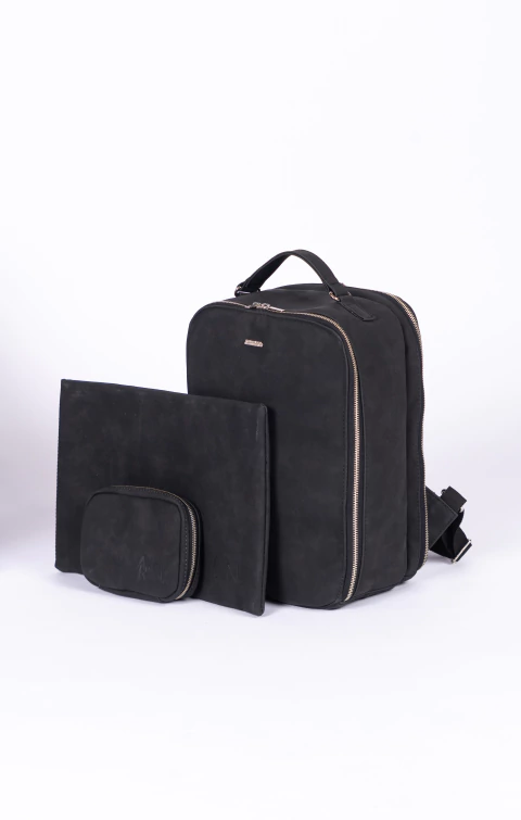 Corpo Back + Funda pad 15" + neceser Tech negro