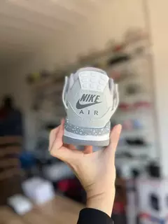 Nike Jordan RETRO 4 GRIS en internet