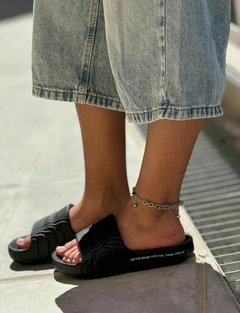 Ojotas Adidas ADILETTE 22 TENDENCIA Negras en internet