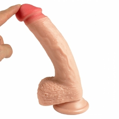 Pênis Bege em CyberSkin Super Macio e Firme 21 cm Texturizado com Escroto e Ventosa - Mais Prazer