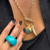 Colar Elos Longo com Pingentes Coral e Chifre | Ouro 18K - loja online