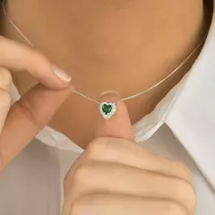 COLAR CORAÇÃO CRAVEJADO VERDE DE PRATA - comprar online