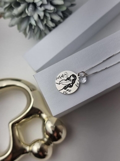 Colar Patuá Medalha Gerando Amor e Zircônia