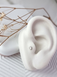Piercing Zircônia Redonda Cravação Inglesa