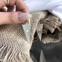 Brinco Gancho Triângulo G Maori