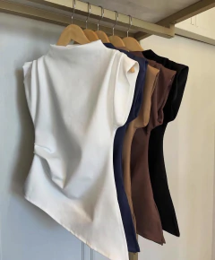 B030 - BLUSA ASSIMÉTRICA MARAVILHOSA - comprar online