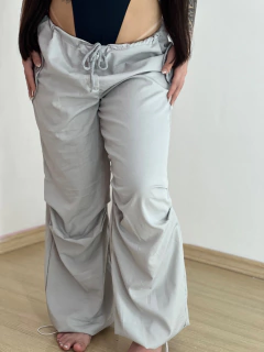 Calça parachute cinza - comprar online