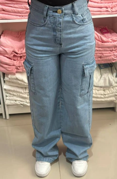 Calça Cargo clara Livia na internet
