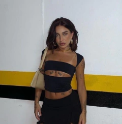Cropped Melody na internet