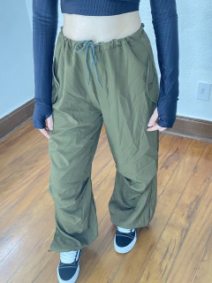 Calça parachute verde militar - comprar online