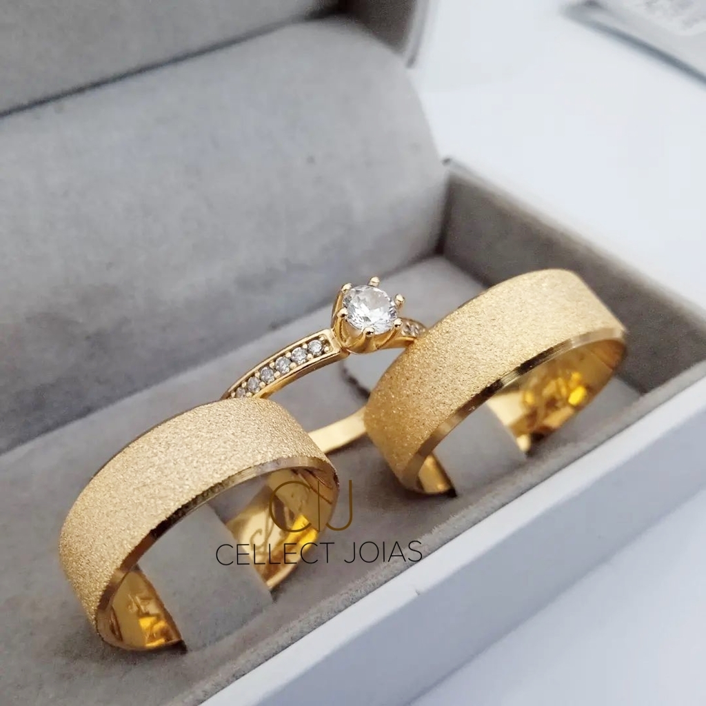 Aliança de Casamento Ouro Diamantada com Solitário CJ455