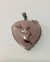 Imagem do Pingente Coração Pedra Quartzo Rosa Decorado 35 mm Lindo! Charmoso! Rocha. Enfeite. Joia.
