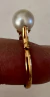 Lindo anel solitário antigo em ouro 18k e pérola natural Anos 1960 Joia Decoração Coleção Aro 13 Parece novo Clássico Elegante - loja online