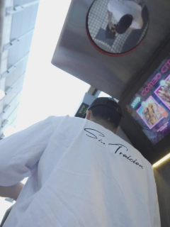 REMERA OVERSIZE BLANCA - BORDADA CON HILO NEGRO FRENTE Y ESPALDA. - MDS merch