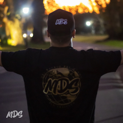 REMERA NEGRA DEL MUNDO DORADA (edicion limitada)