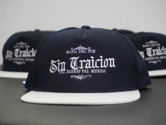 VISERA PLANA SNAPBACK SIN TRAICION AZUL Y BLANCA en internet