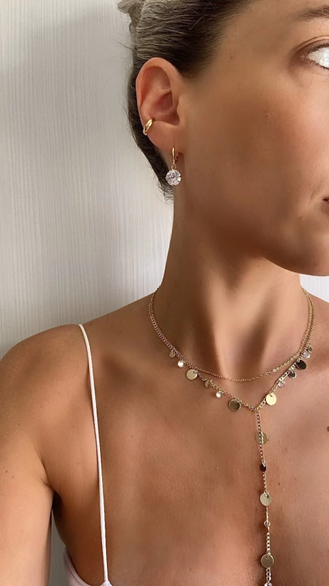 Mix de colares gravatinha medalhas dourado