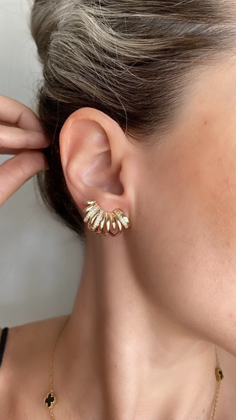 Brinco ear cuff liso e cravejado