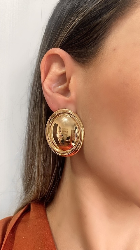 Brinco botão dourado