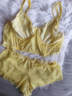 Conjunto amarelo - comprar online