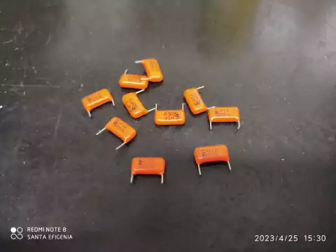 Capacitor Poliester 100nf/250v = 100k/250v 10% 10mm Siemens