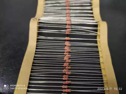 Resistor Mini 330r 1/2w 5%