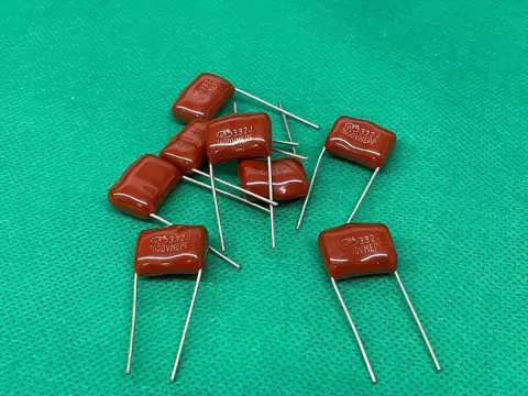 Capacitor Poliester 3,3nf/1600v = 3k3/1600v 5% 15mm 332j 1600v Mepf