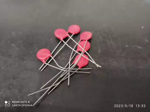 Varistor V150za4 = 150z4 = S10k95v 10mm 95v Ge