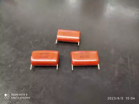 Capacitor Poliester 1uf/250v 5% 15mm Mef