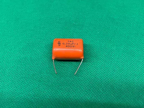 Capacitor Poliester 390nf/400v = 390k/400v 5% 22mm Siemens