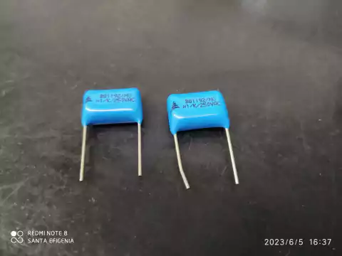 Capacitor Poliester 100nf/250v = 100k/250v 10% 15mm Serie B81192 Epcos