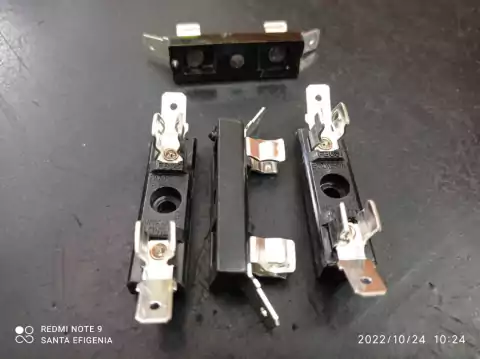 Porta Fusivel 3ag Fb65 3amp 300v Littelfuse