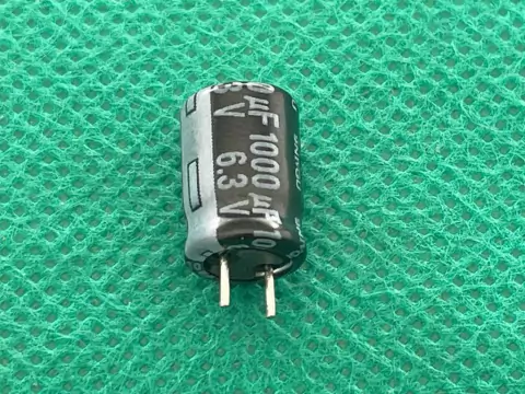 Capacitor Eletrolitico 1000uf/6,3v 105º 8x12mm Panasonic