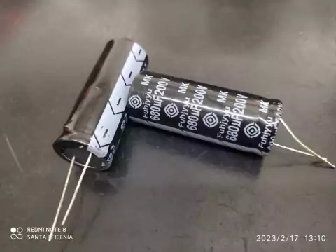 Capacitor Eletrolitico 680uf/200v 85º 22x50mm Fuhjyyu