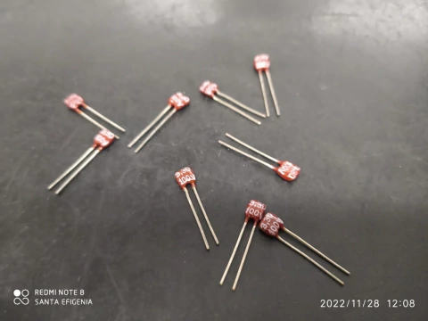 Capacitor Mica Prata 3,3pf/100v Tolerancia 0,5pf Cm00 Icl