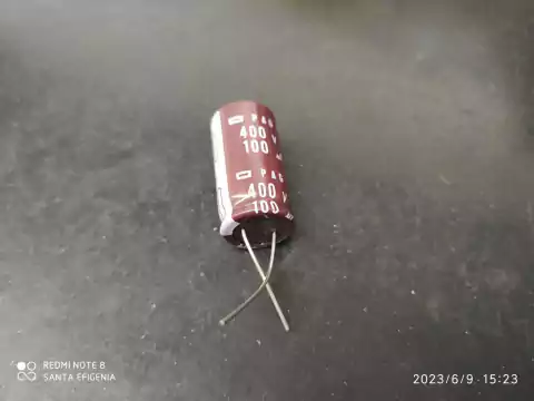 Capacitor Eletrolitico 100uf/400v 105° 16x31mm Serie Pag Chemicon