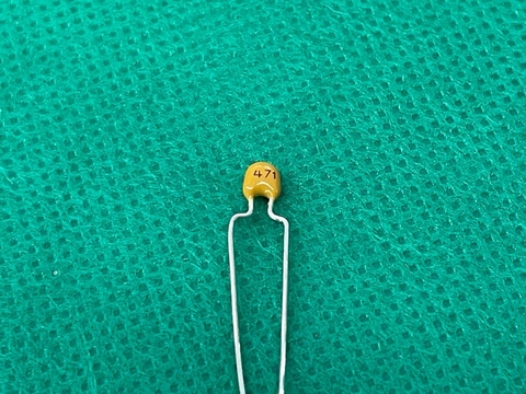 Capacitor Multicamada 470pf/50v Fitado