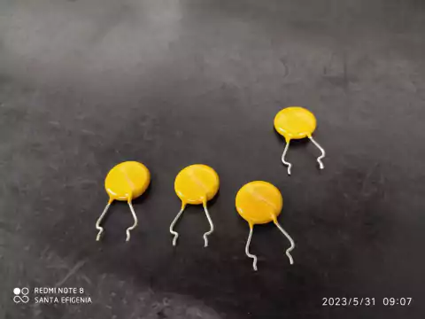 Varistor 14n471k = S14k300v 14mm 300v