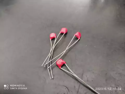 Varistor V220za05 = Z220 = S05k140v 5mm 140v Ge