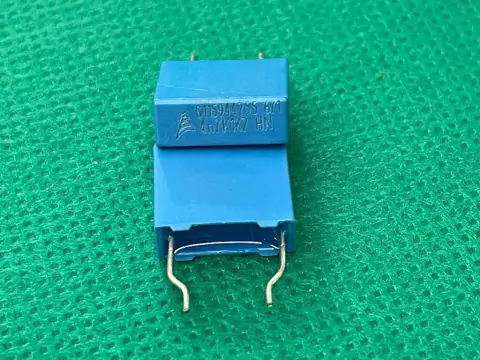 Capacitor Poliester 4,7nf/1200v = 4k7/1200v 10% 10mm Epcos
