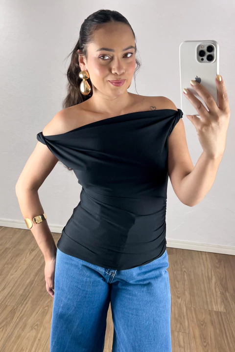 BLUSA OMBRO A OMBRO DRAPEADA CORES