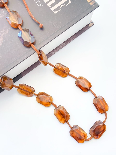 Colar contas marrom resina - comprar online