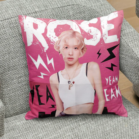 ALMOFADA - ROSE ROSEANNE APT - BlackPink