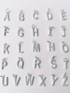 Pingente Letra Zircônia Cristal | BR026 - Stefani Joias