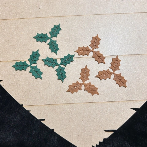 Azevinho triplo de feltro 3.5cm - 50 unidades