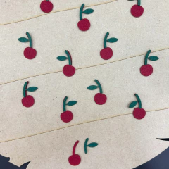 Mini Cereja de feltro aplique cortada a laser 50 unidades - Ticia Reis