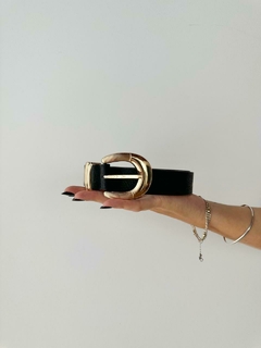 CINTO PRETO FIVELA DOURADA